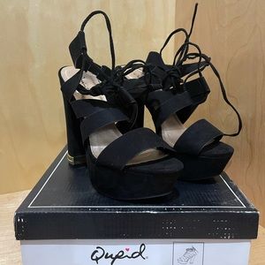 Never Worn Before 6-1/2 Heels With Gold Detail On Heel